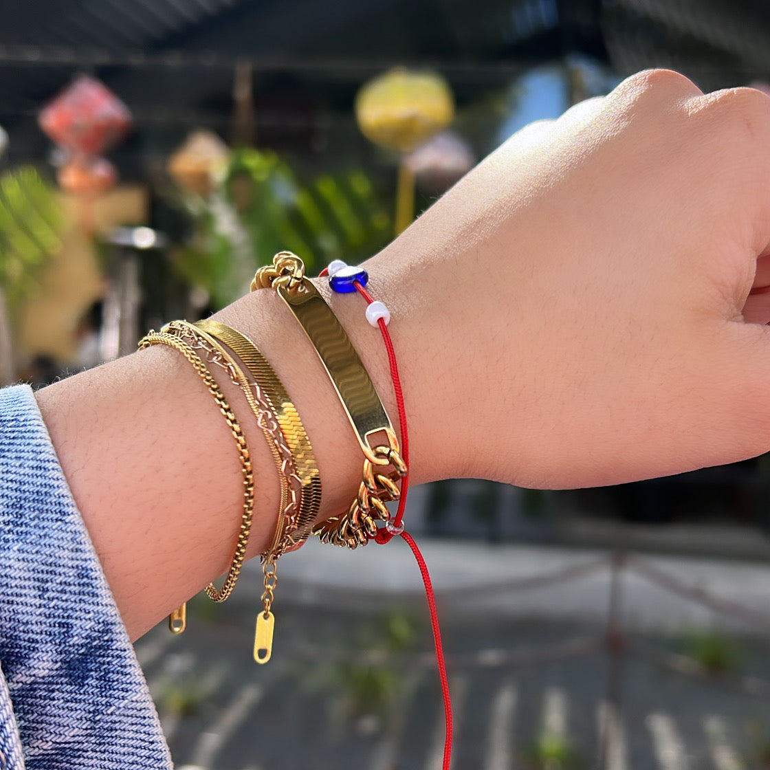 Gold box chain bracelet, alternate view